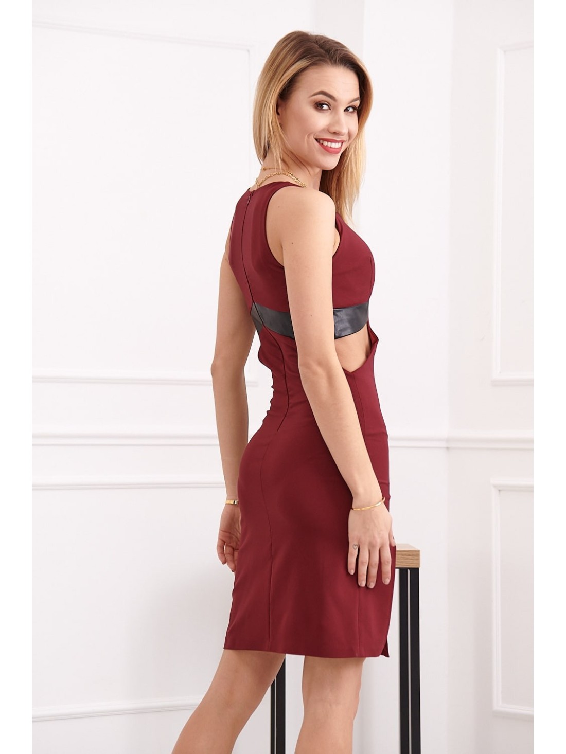 Fitted dress with cutouts, burgundy G5078 - Online store - Boutique